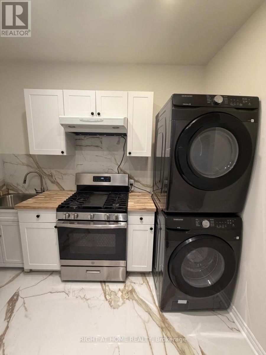31 Northgate Crescent E, Richmond Hill, ON - Indoor Photo Showing Laundry Room