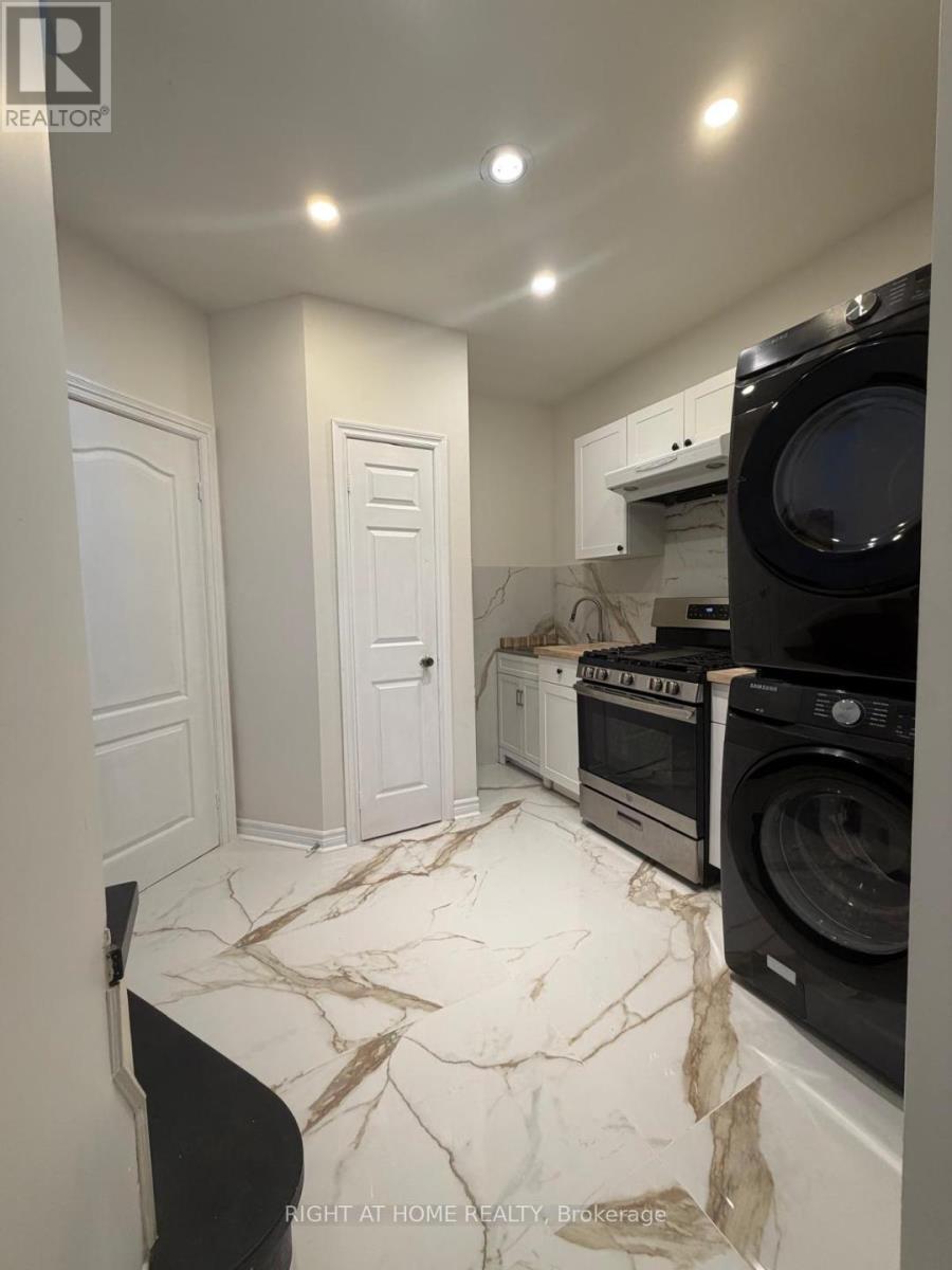 31 Northgate Crescent E, Richmond Hill, ON - Indoor Photo Showing Laundry Room