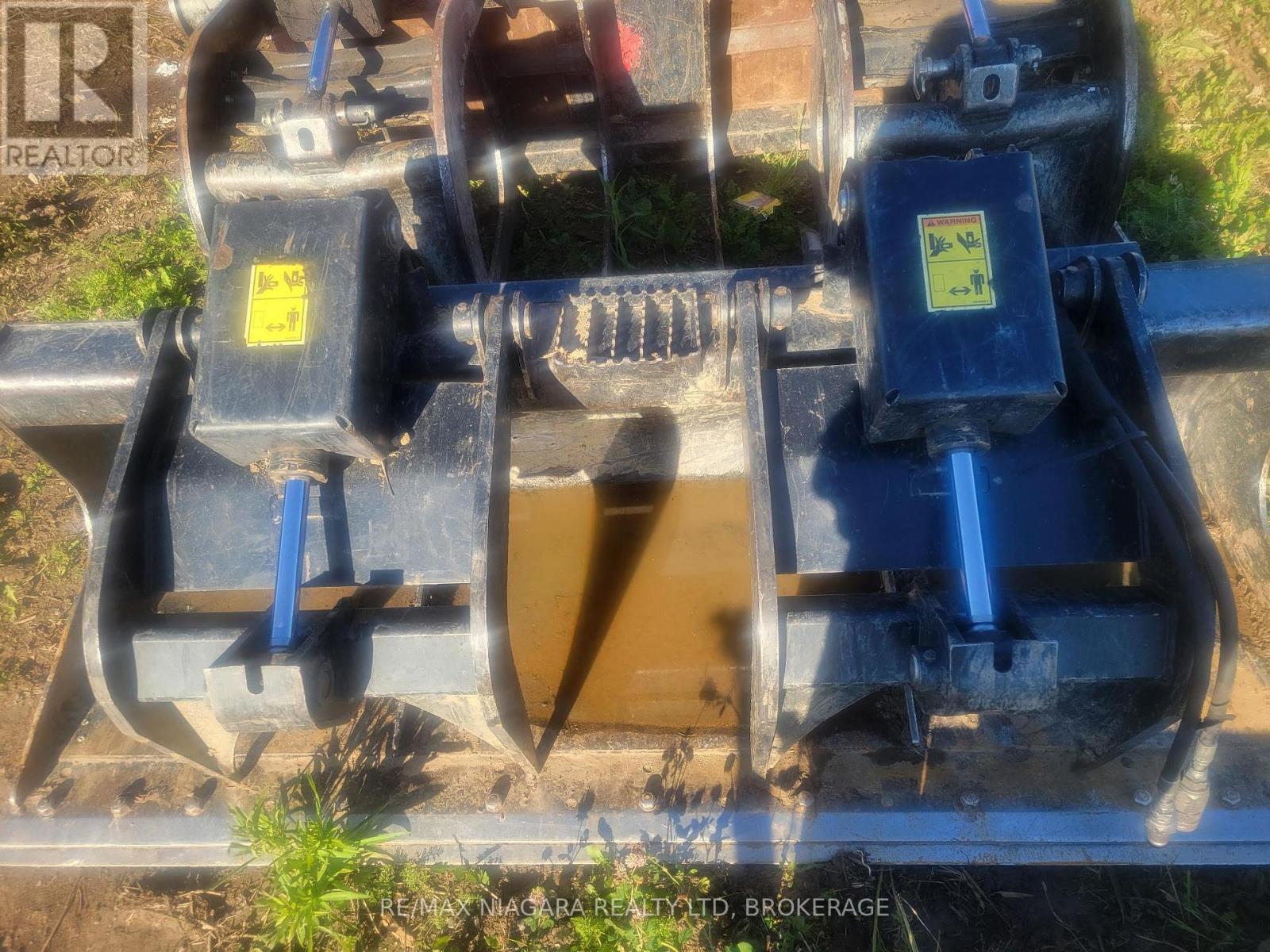 CAT Grappler Attachment - 6409 Willow Road, Niagara Falls (Lyons Creek), ON