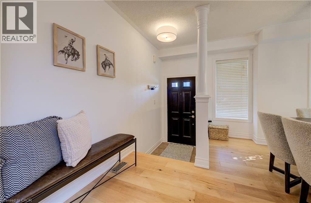 3 Golden Iris Crescent, Hamilton, ON - Indoor
