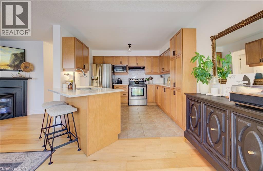 3 Golden Iris Crescent, Hamilton, ON - Indoor Photo Showing Kitchen