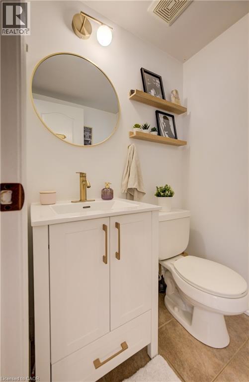 3 Golden Iris Crescent, Hamilton, ON - Indoor Photo Showing Bathroom