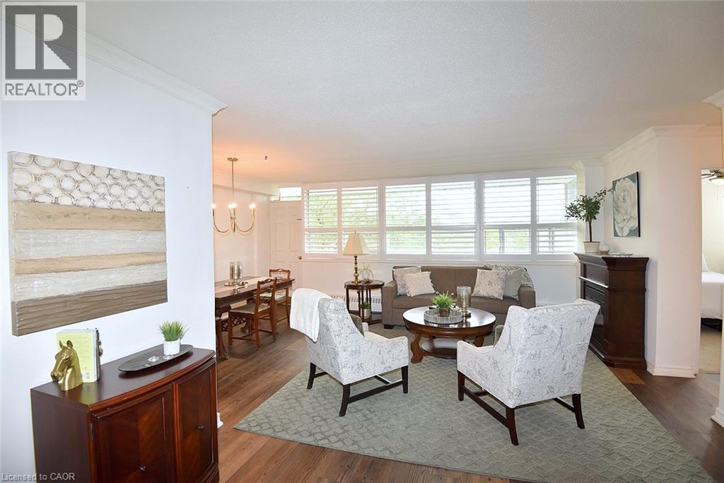2263 Marine Drive Unit# 401, Oakville, ON - Indoor Photo Showing Living Room