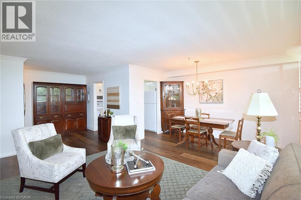 2263 Marine Drive Unit# 401, Oakville, ON - Indoor Photo Showing Living Room