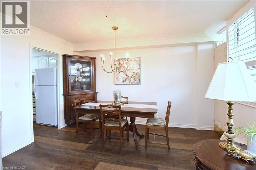 2263 Marine Drive Unit# 401, Oakville, ON - Indoor Photo Showing Dining Room