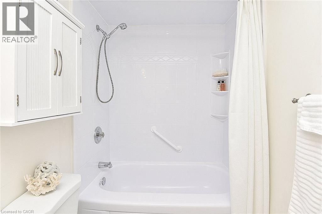 2263 Marine Drive Unit# 401, Oakville, ON - Indoor Photo Showing Bathroom