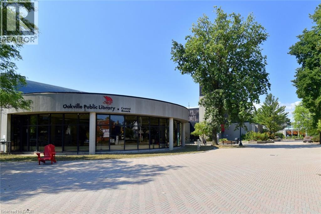 2263 Marine Drive Unit# 401, Oakville, ON - Outdoor