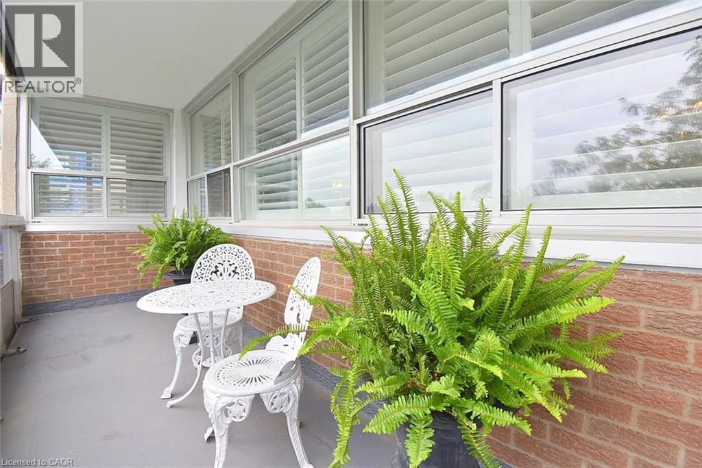 2263 Marine Drive Unit# 401, Oakville, ON - Outdoor