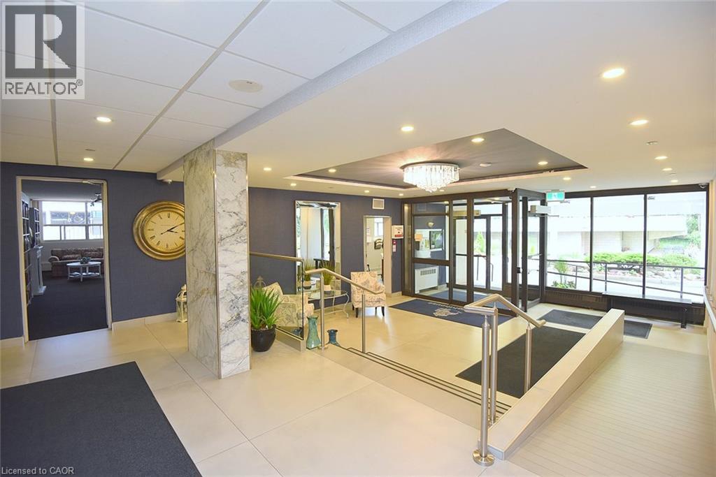 2263 Marine Drive Unit# 401, Oakville, ON - Indoor Photo Showing Other Room