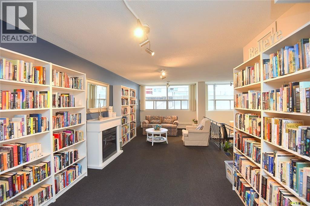 2263 Marine Drive Unit# 401, Oakville, ON - Indoor Photo Showing Other Room