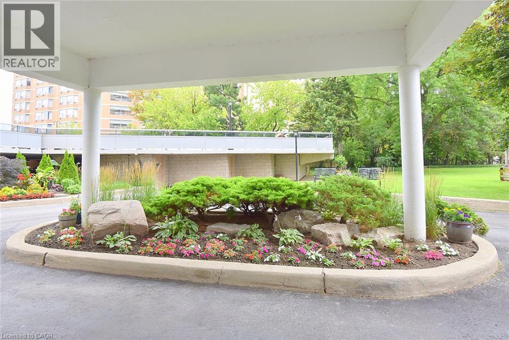 2263 Marine Drive Unit# 401, Oakville, ON - Outdoor