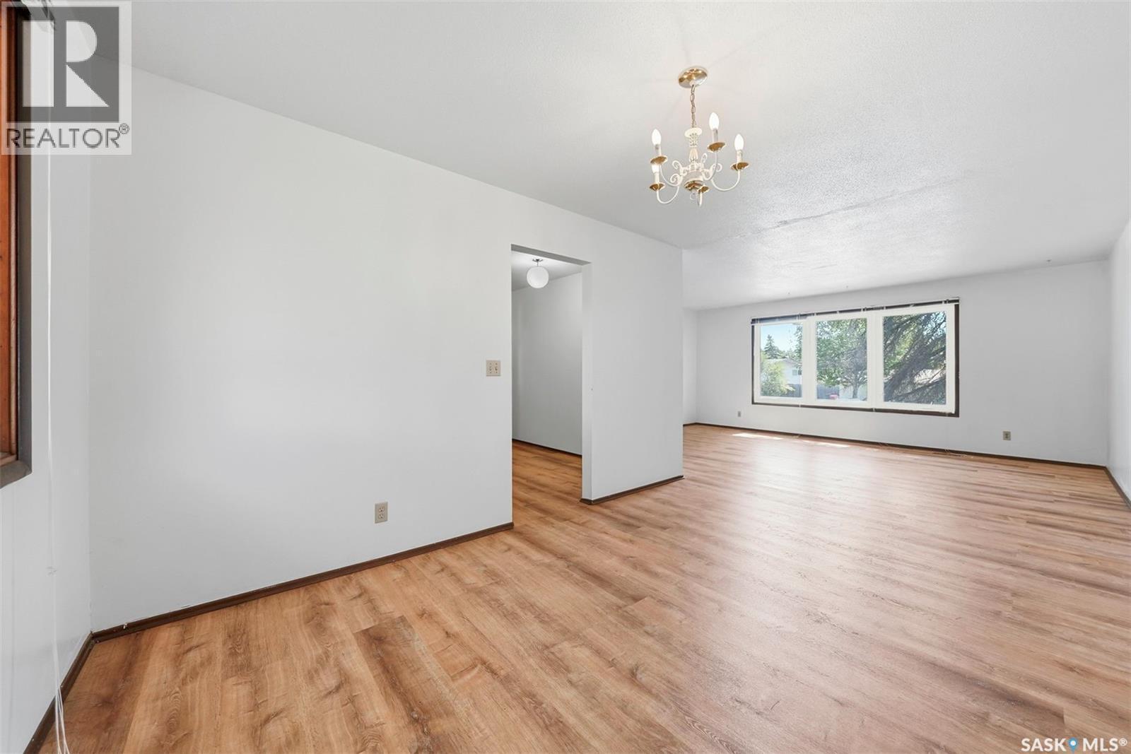 206 Carleton Drive, Saskatoon, SK - Indoor Photo Showing Other Room