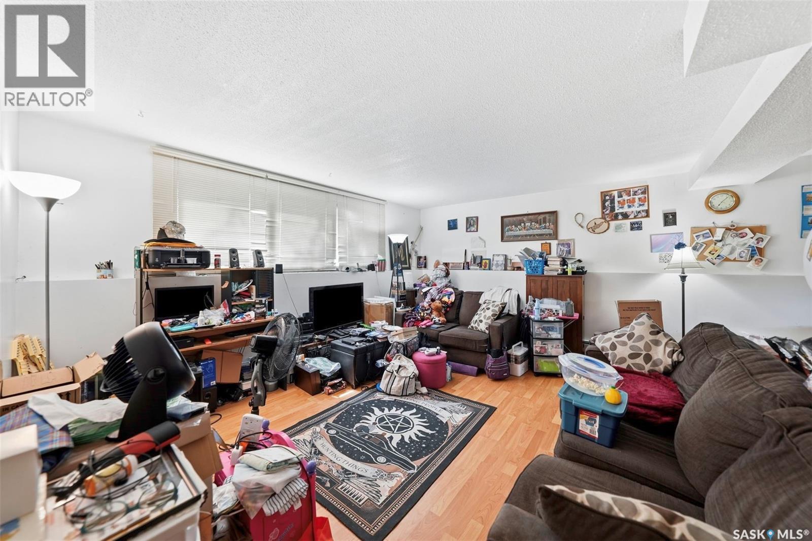 206 Carleton Drive, Saskatoon, SK - Indoor Photo Showing Living Room