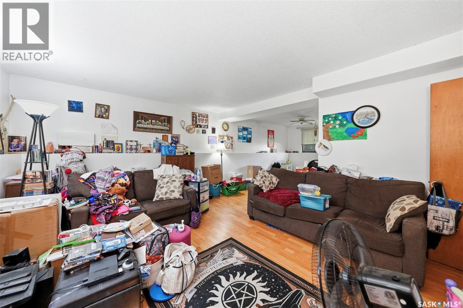 206 Carleton Drive, Saskatoon, SK - Indoor Photo Showing Living Room