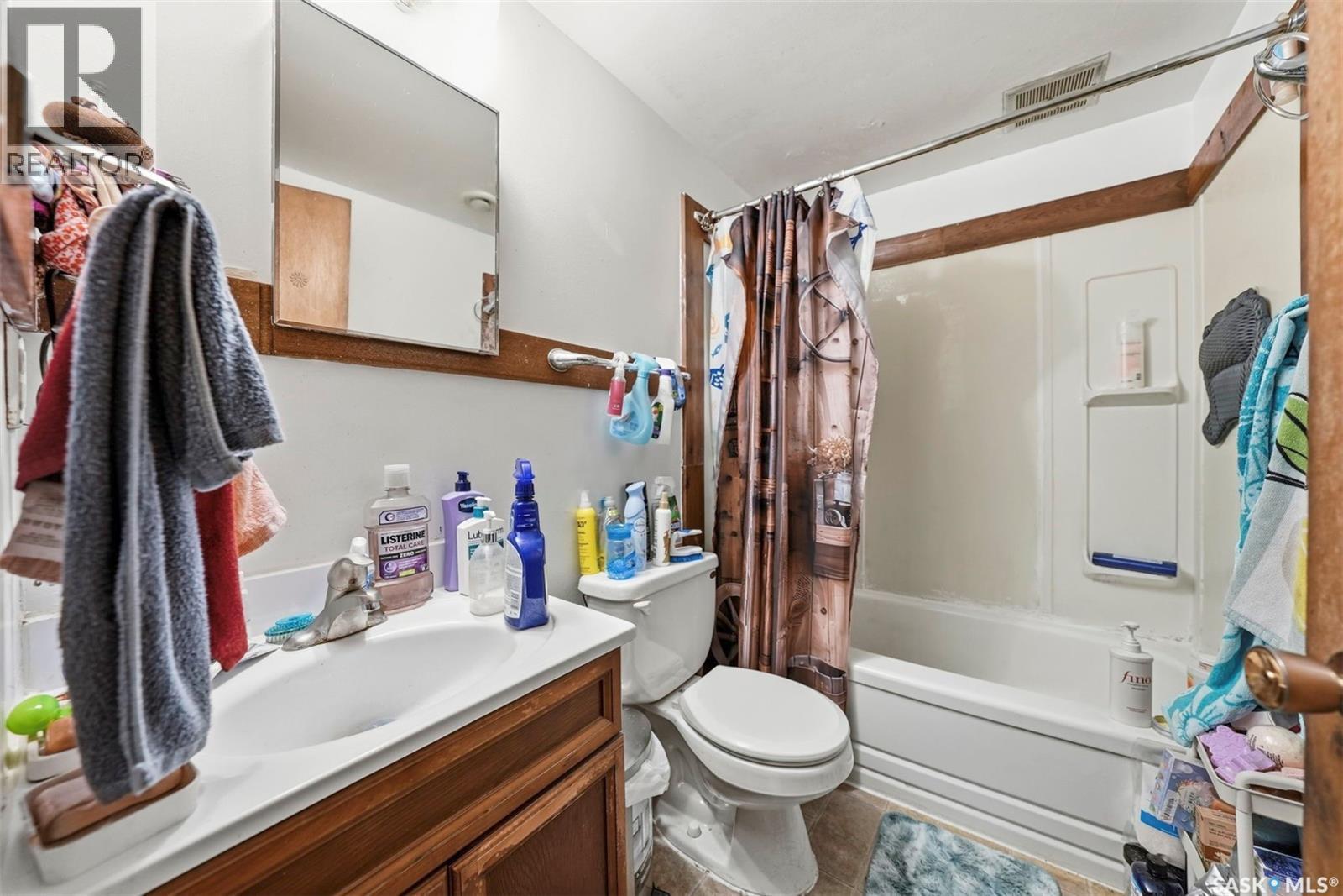 206 Carleton Drive, Saskatoon, SK - Indoor Photo Showing Bathroom