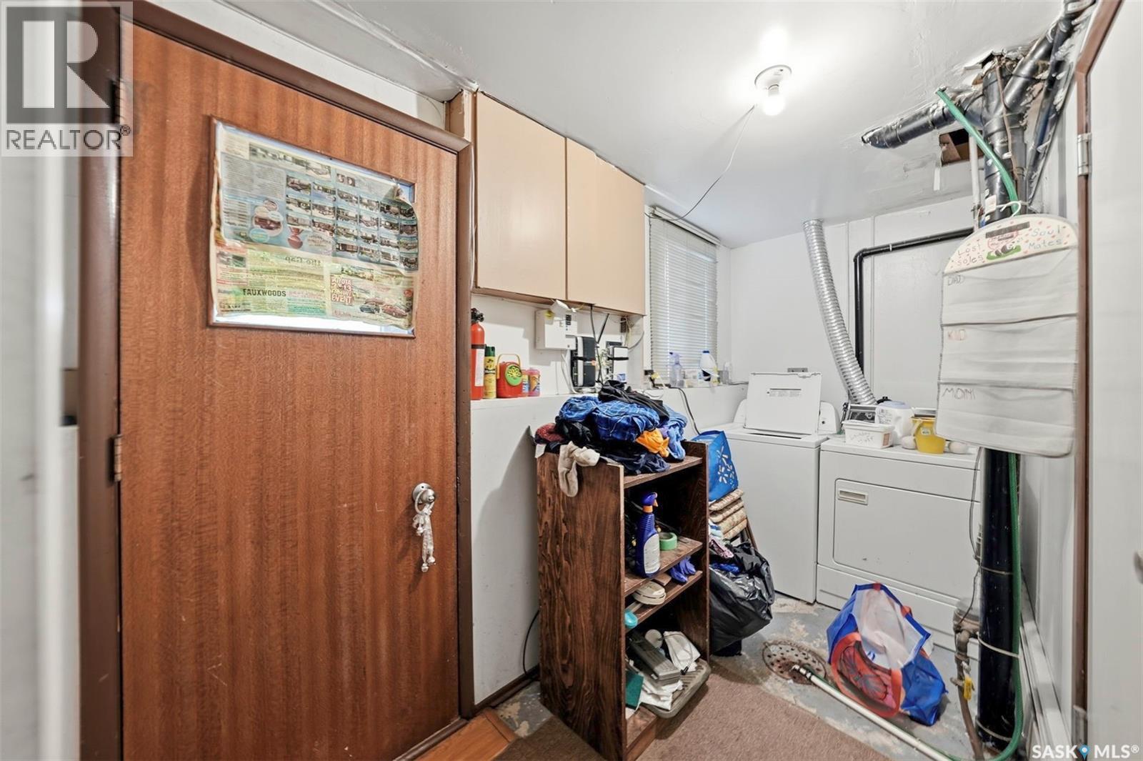 206 Carleton Drive, Saskatoon, SK - Indoor Photo Showing Laundry Room