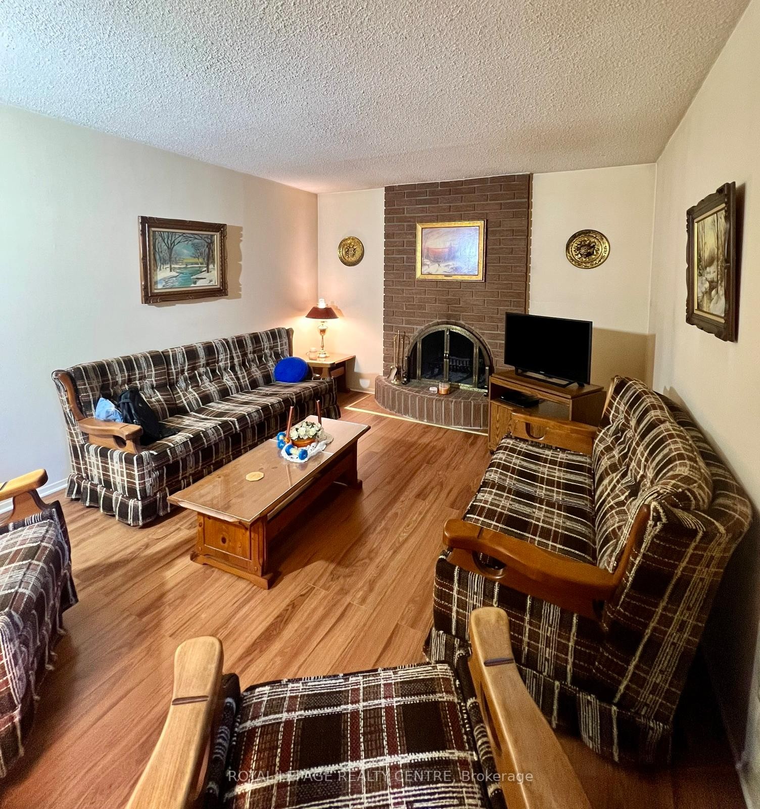 4156 Wheelwright Crescent, Mississauga, ON - Indoor Photo Showing Living Room With Fireplace