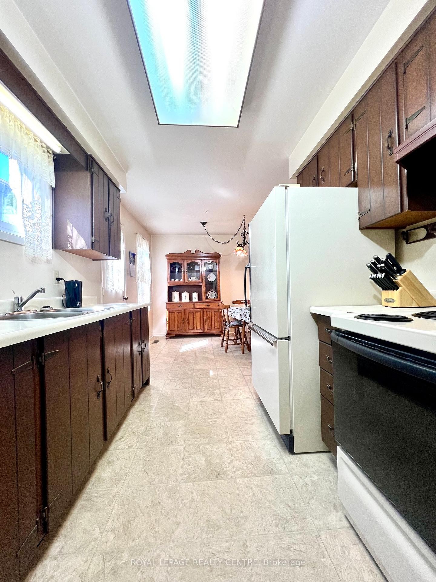 4156 Wheelwright Crescent, Mississauga, ON - Indoor Photo Showing Kitchen