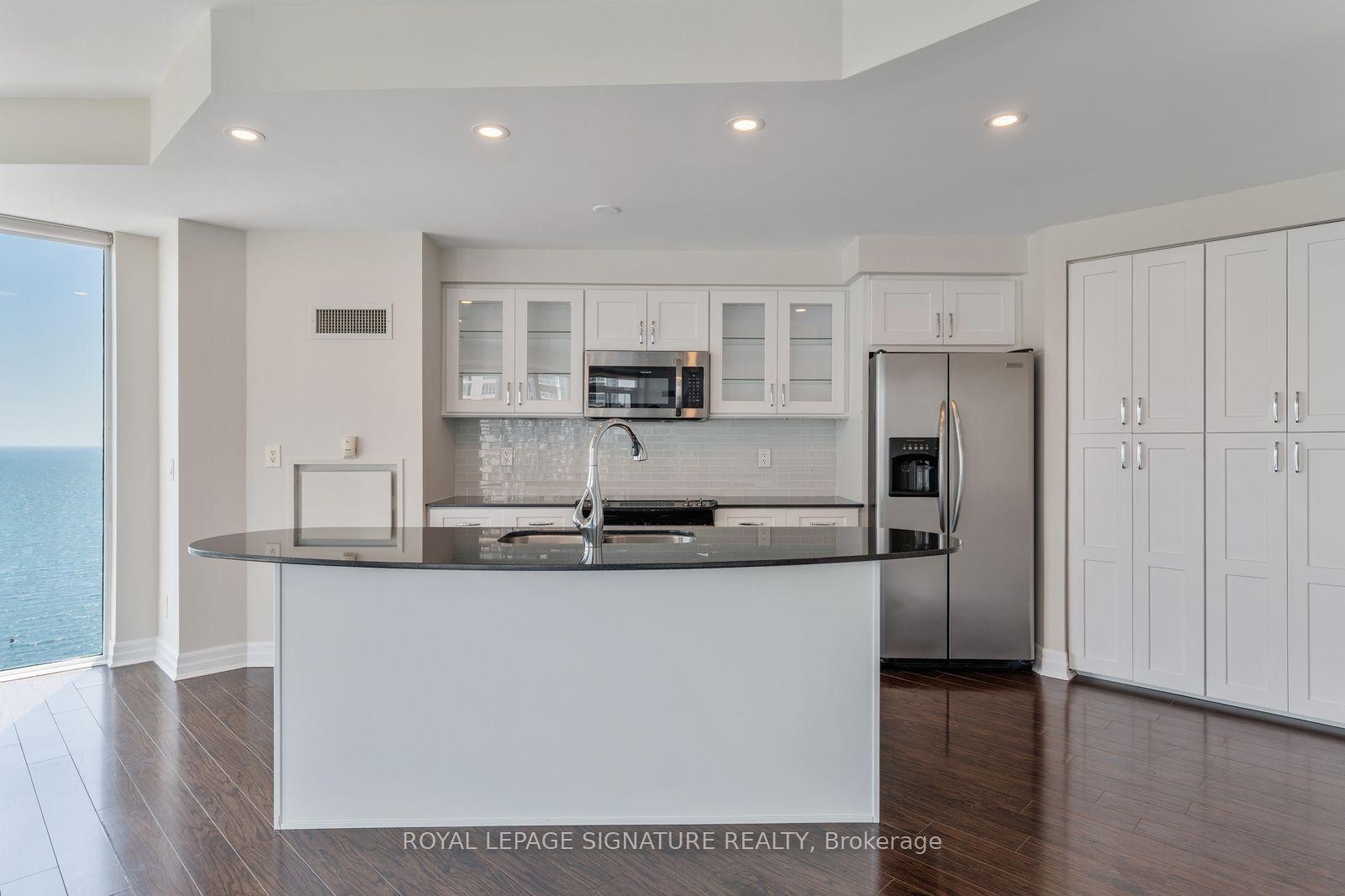 1103-58 Marine Parade Drive, Toronto, ON - Indoor Photo Showing Kitchen