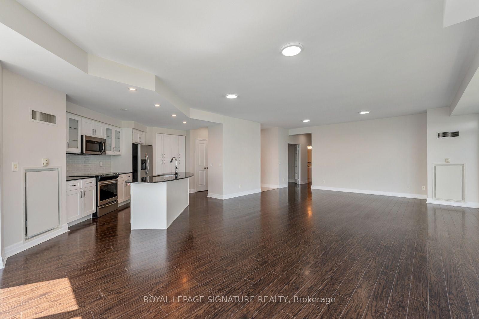 1103-58 Marine Parade Drive, Toronto, ON - Indoor Photo Showing Kitchen