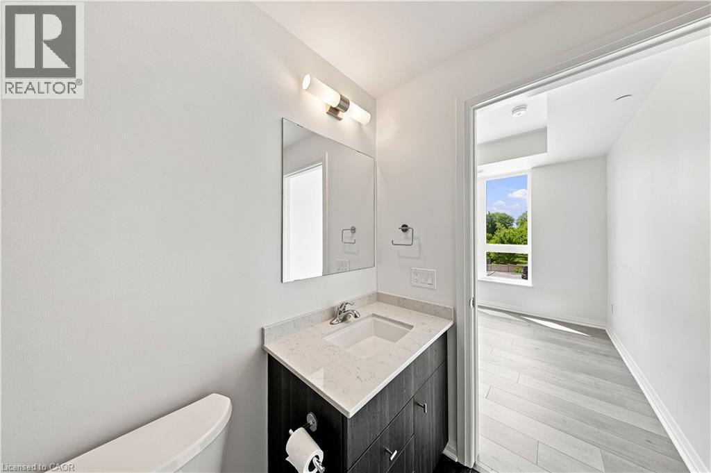 101 Golden Eagle Road Unit# 215, Waterloo, ON - Indoor Photo Showing Bathroom