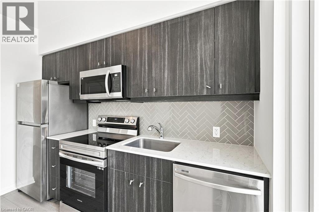 101 Golden Eagle Road Unit# 215, Waterloo, ON - Indoor Photo Showing Kitchen With Upgraded Kitchen