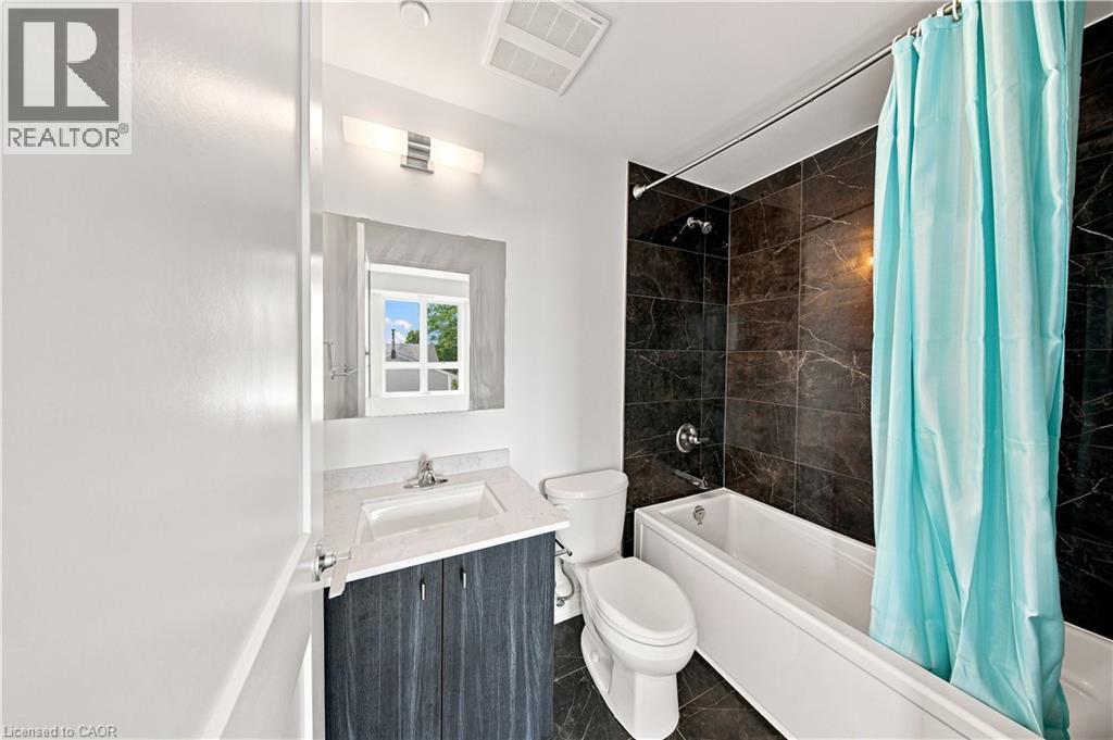 101 Golden Eagle Road Unit# 215, Waterloo, ON - Indoor Photo Showing Bathroom