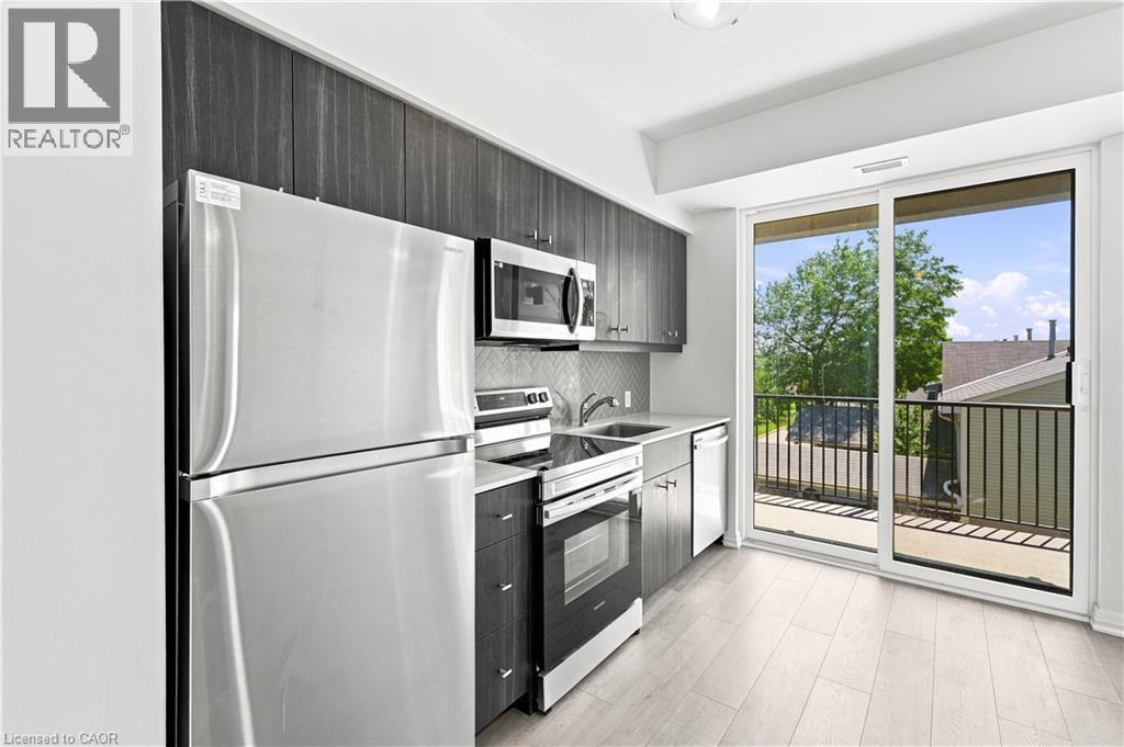 101 Golden Eagle Road Unit# 215, Waterloo, ON - Indoor Photo Showing Kitchen