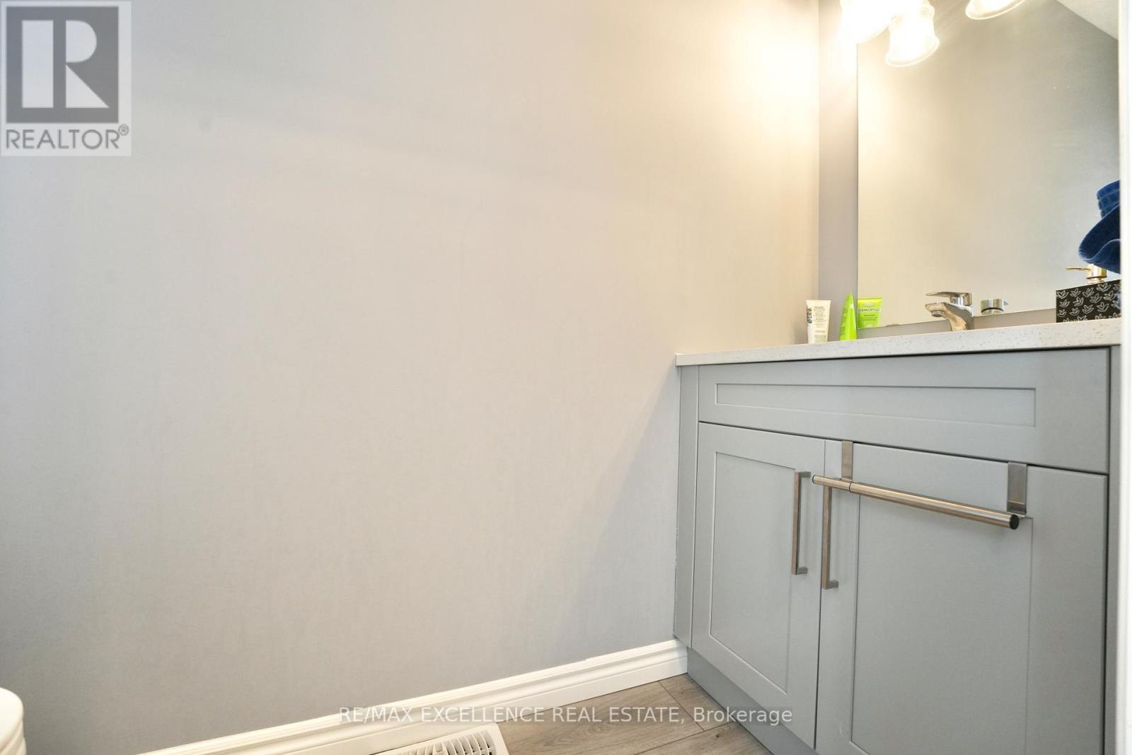 130 Byers Street, London South, ON - Indoor Photo Showing Bathroom