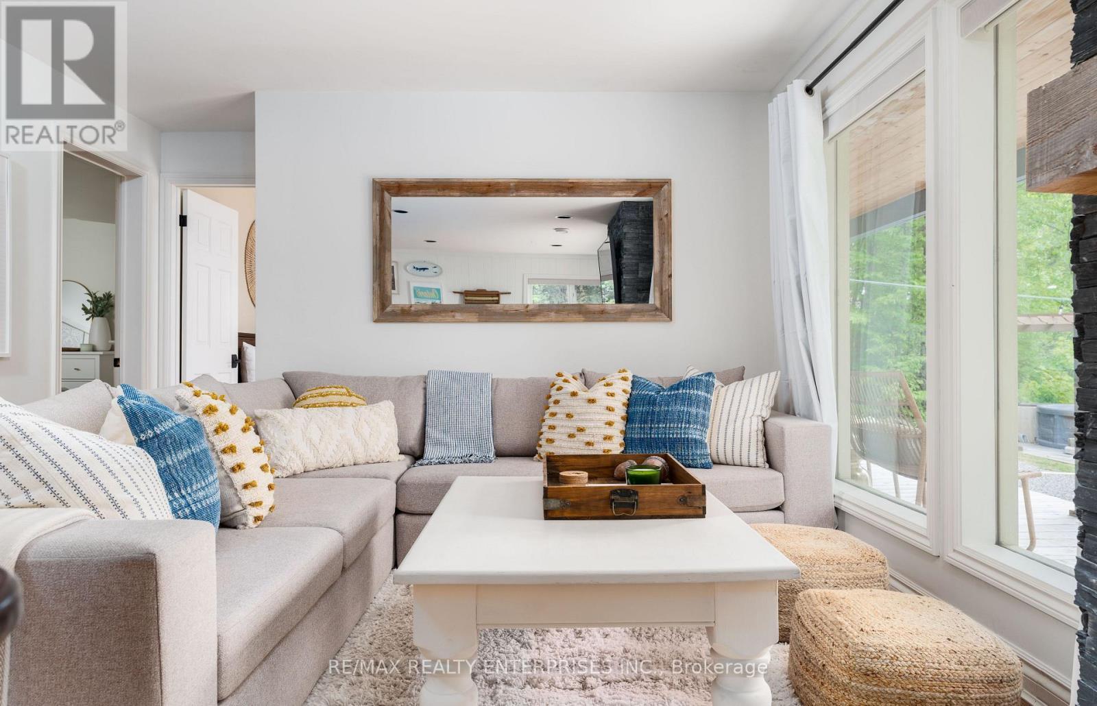 140 Rachels Lane, Huntsville, ON - Indoor Photo Showing Living Room