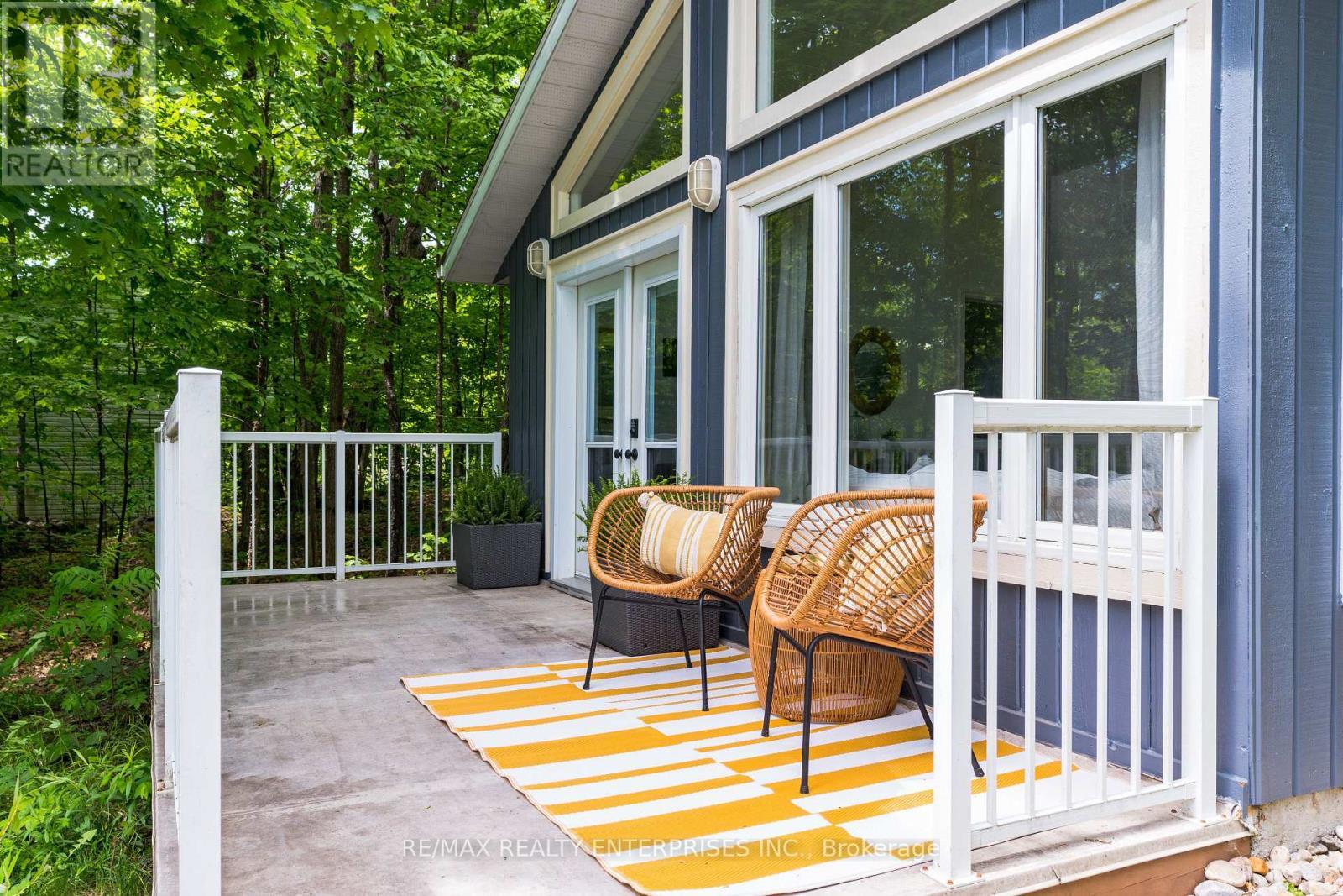 Guest Cabin porch - 140 Rachels Lane, Huntsville, ON - Outdoor With Exterior