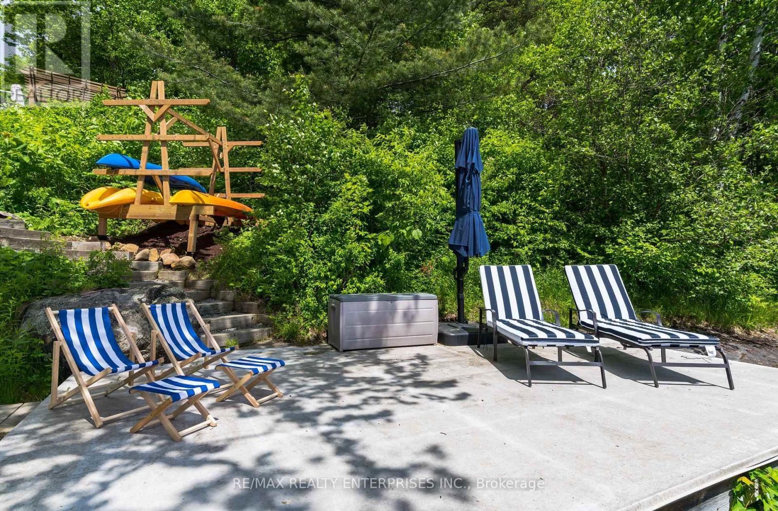 7 kayaks, 2 SUPs, lots of lifejackets included - 140 Rachels Lane, Huntsville, ON - Outdoor