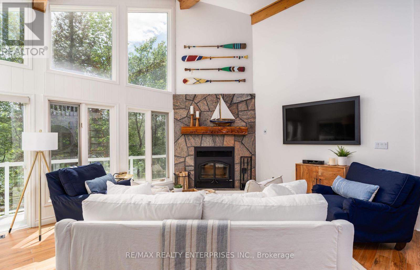 140 Rachels Lane, Huntsville, ON - Indoor Photo Showing Living Room With Fireplace