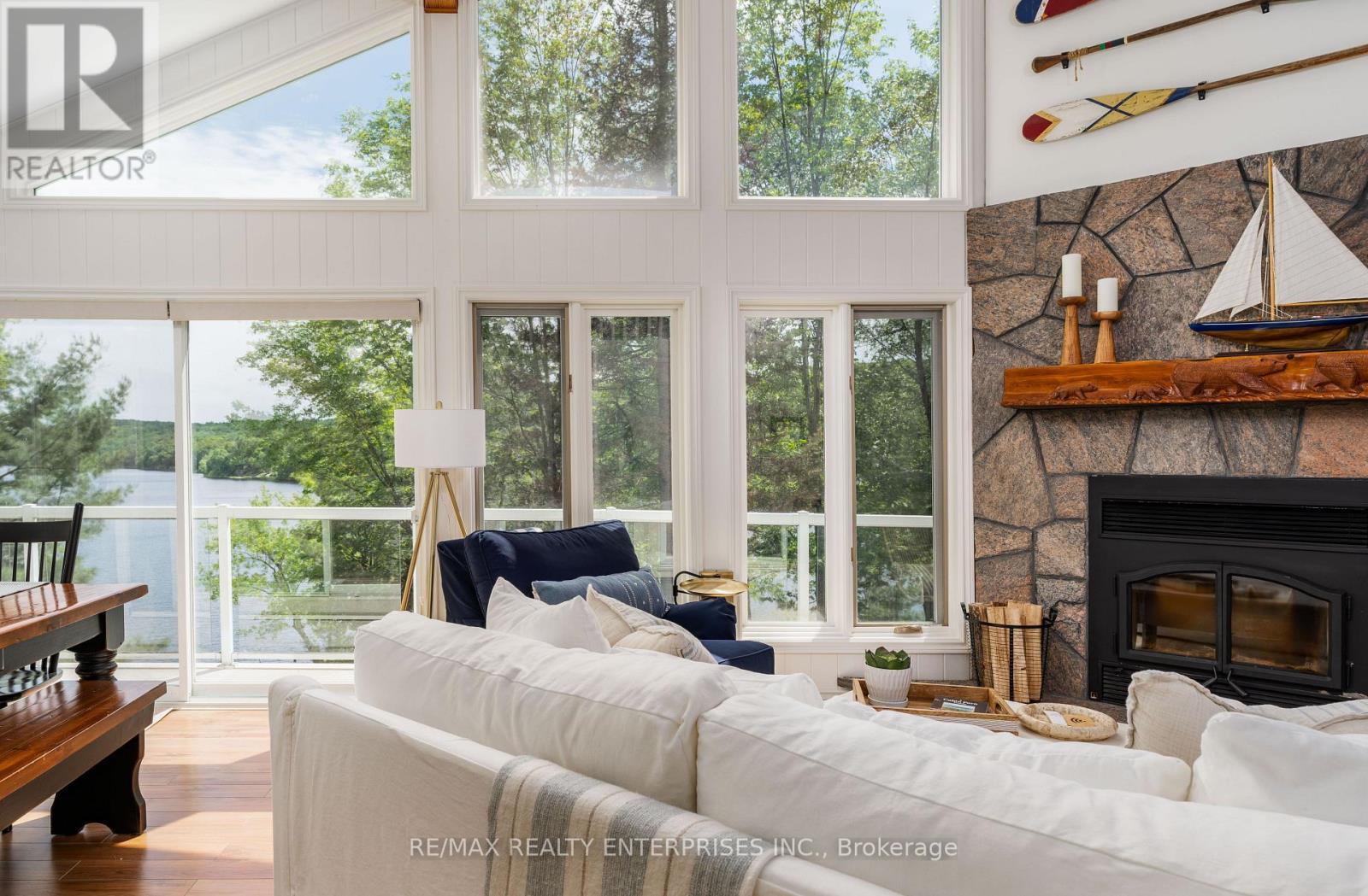 140 Rachels Lane, Huntsville, ON - Indoor Photo Showing Living Room With Fireplace
