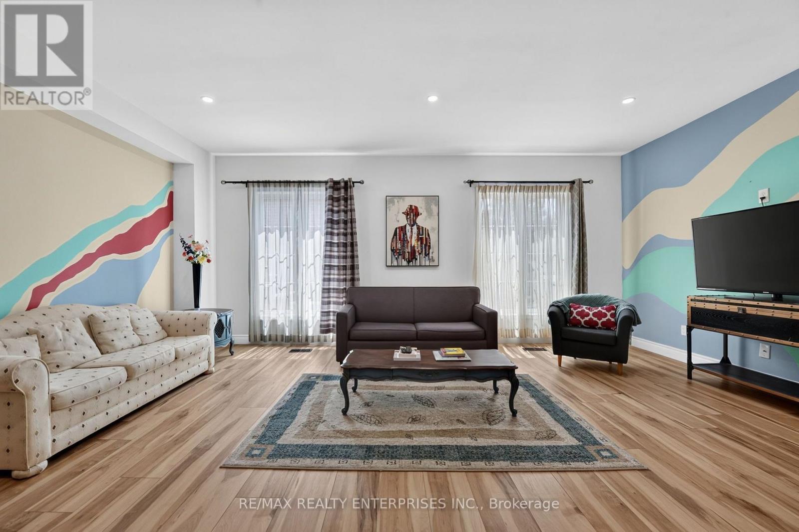 24 Charles Street, Port Colborne, ON - Indoor Photo Showing Living Room