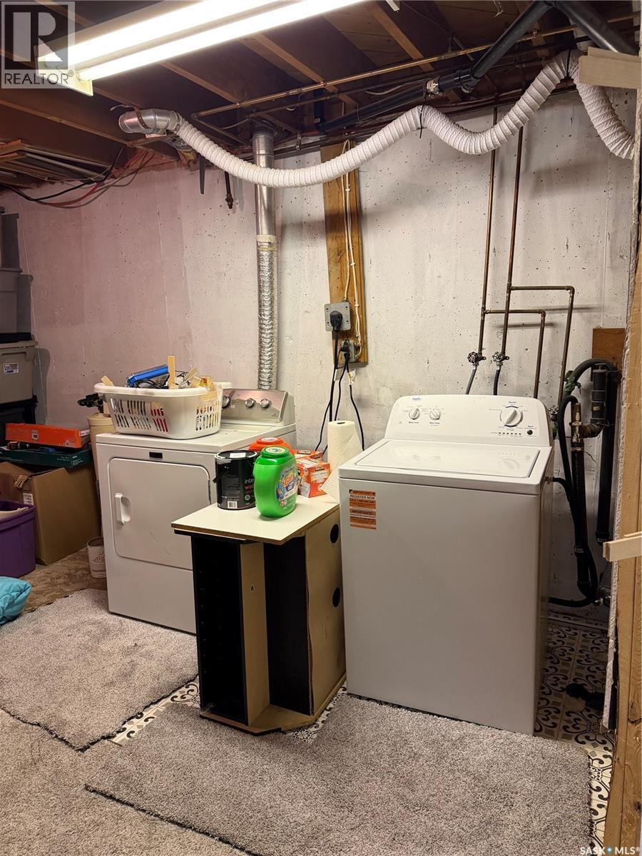 348 Myrtle Avenue, Yorkton, SK - Indoor Photo Showing Laundry Room