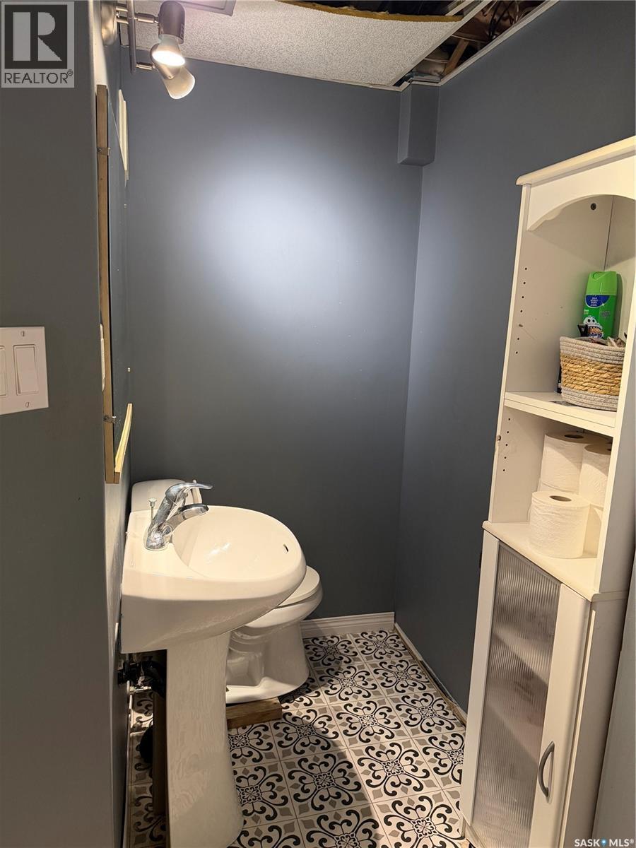 348 Myrtle Avenue, Yorkton, SK - Indoor Photo Showing Bathroom