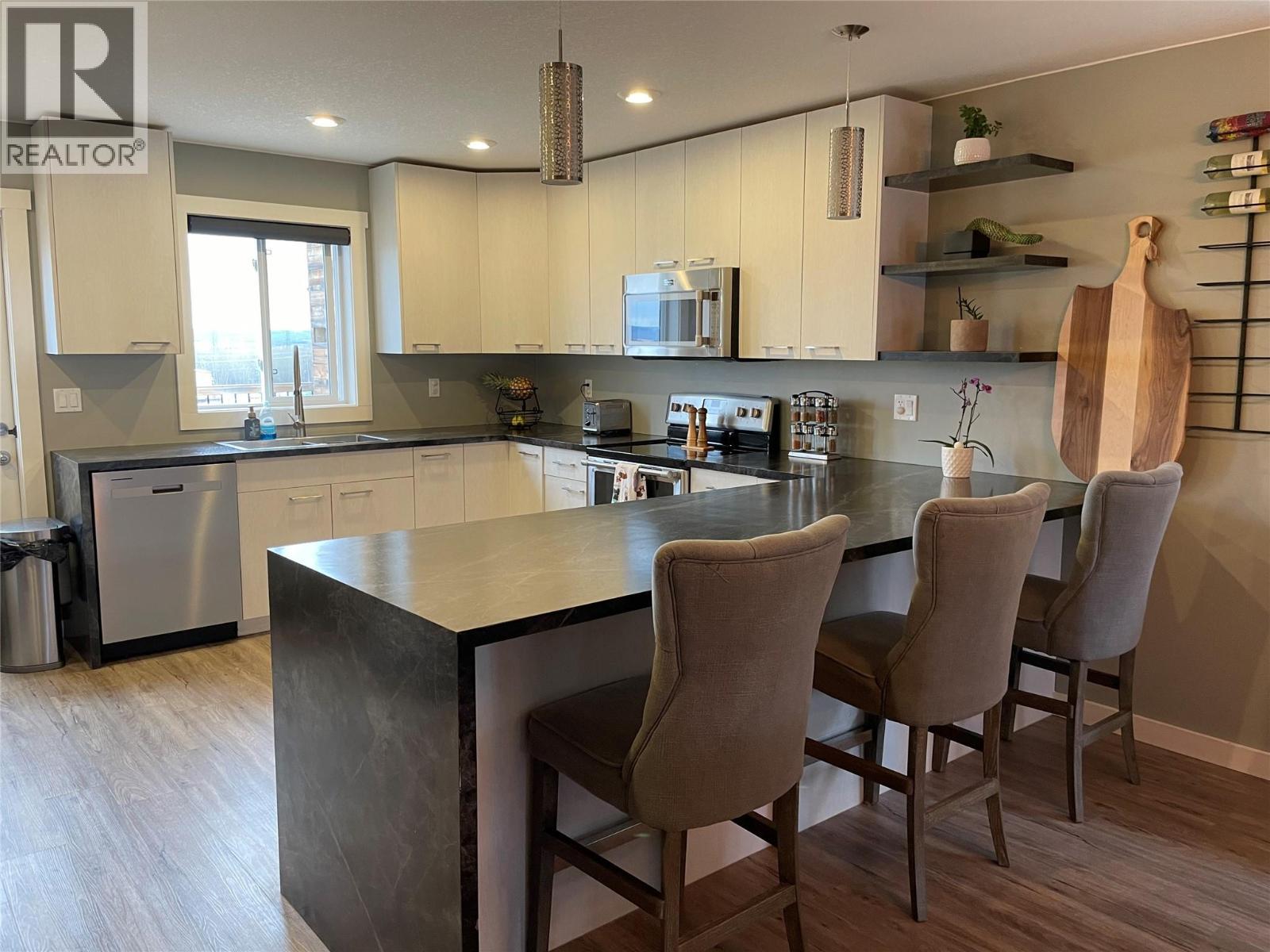 8221 19A Street, Dawson Creek, BC - Indoor Photo Showing Kitchen With Stainless Steel Kitchen
