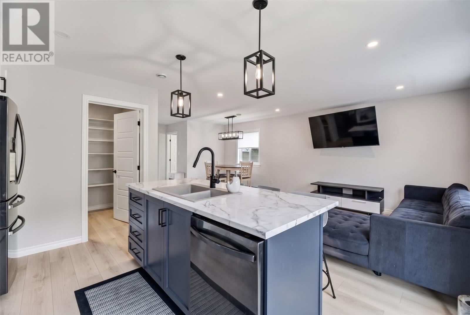 7 Sunset Drive, Holyrood, NL - Indoor Photo Showing Kitchen With Upgraded Kitchen