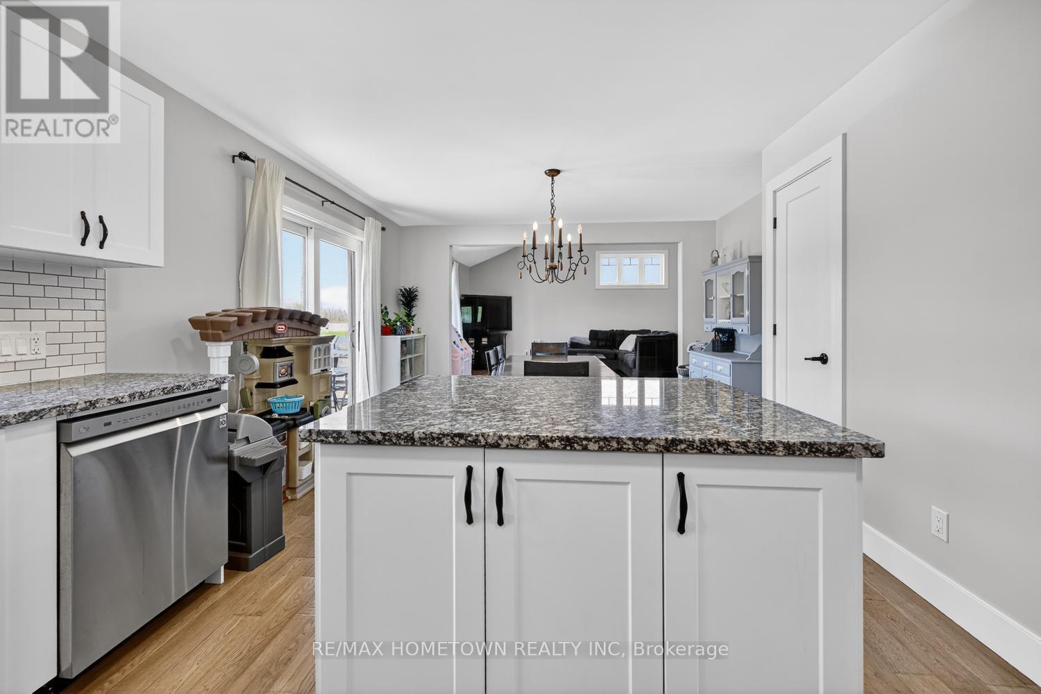 7208 Stevenson Road, Elizabethtown-Kitley, ON - Indoor Photo Showing Kitchen With Upgraded Kitchen
