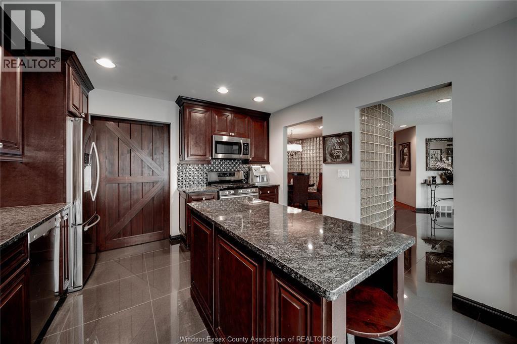 110 Marine Drive Unit# 3, Tecumseh, ON - Indoor Photo Showing Kitchen