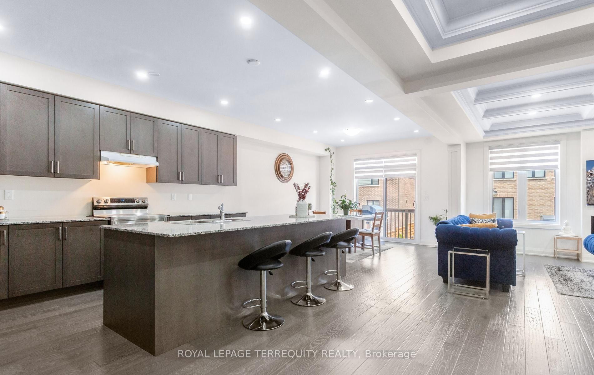 242 Factor Street, Vaughan, ON - Indoor Photo Showing Kitchen With Upgraded Kitchen