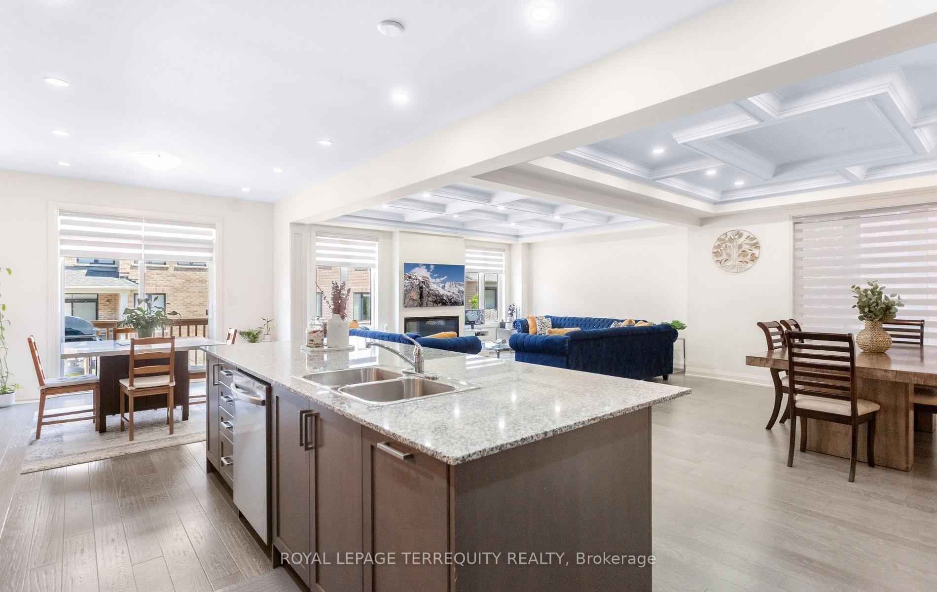 242 Factor Street, Vaughan, ON - Indoor Photo Showing Kitchen With Double Sink With Upgraded Kitchen