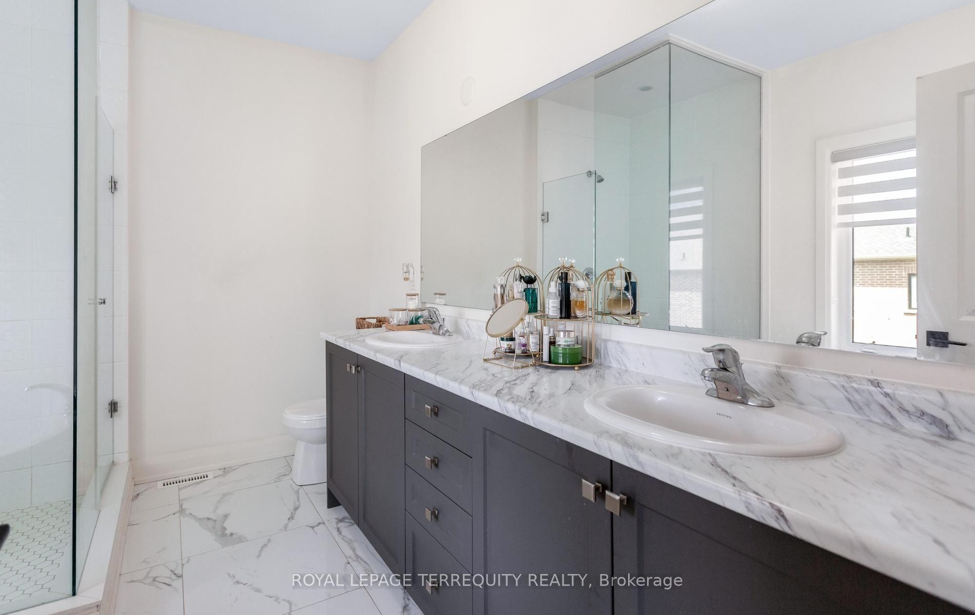 242 Factor Street, Vaughan, ON - Indoor Photo Showing Bathroom