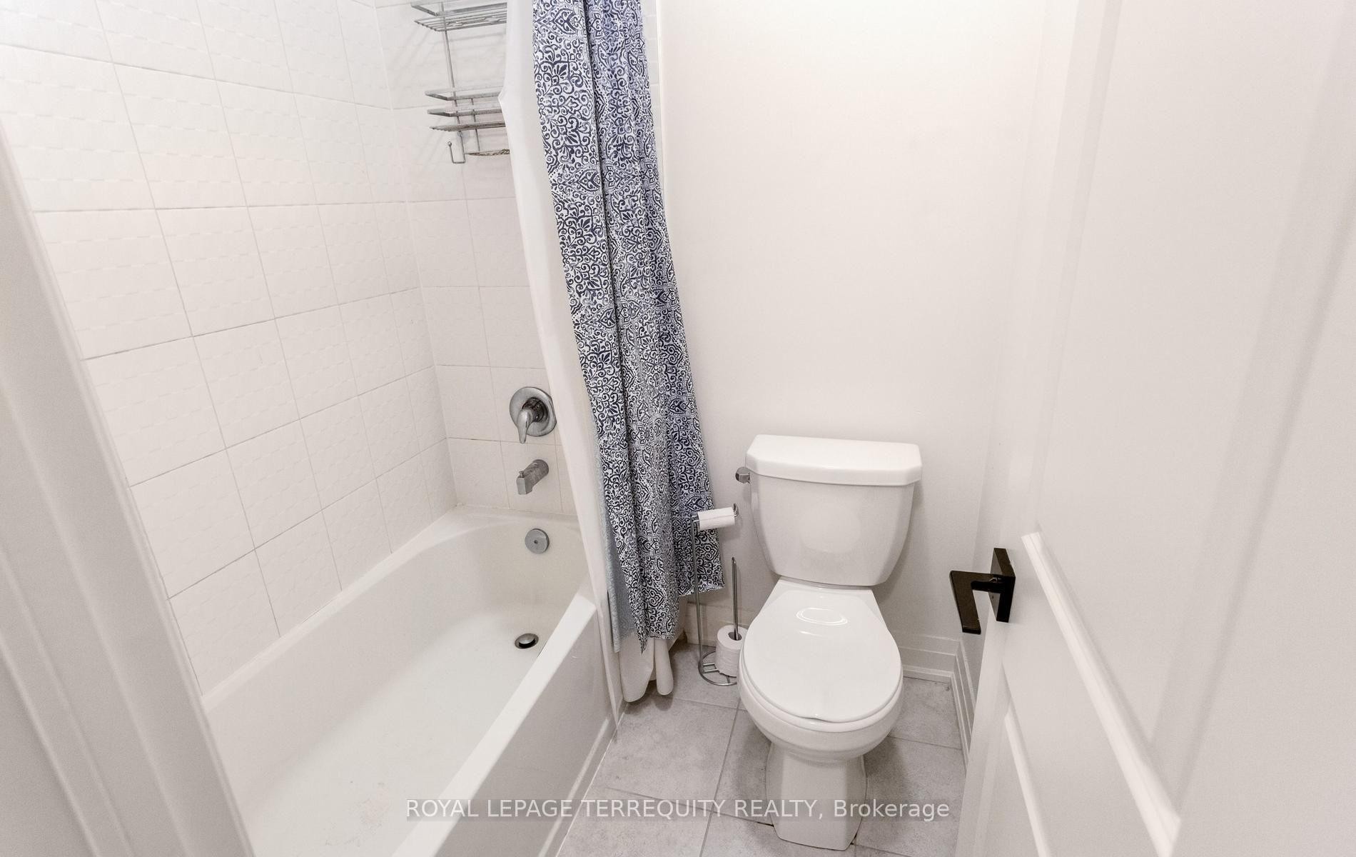 242 Factor Street, Vaughan, ON - Indoor Photo Showing Bathroom