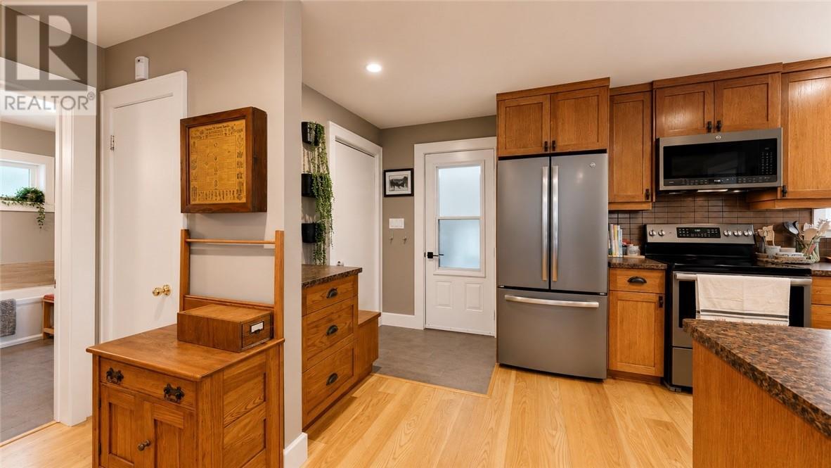 8 Mcquarrie Blvd., Gore Bay, ON - Indoor Photo Showing Kitchen
