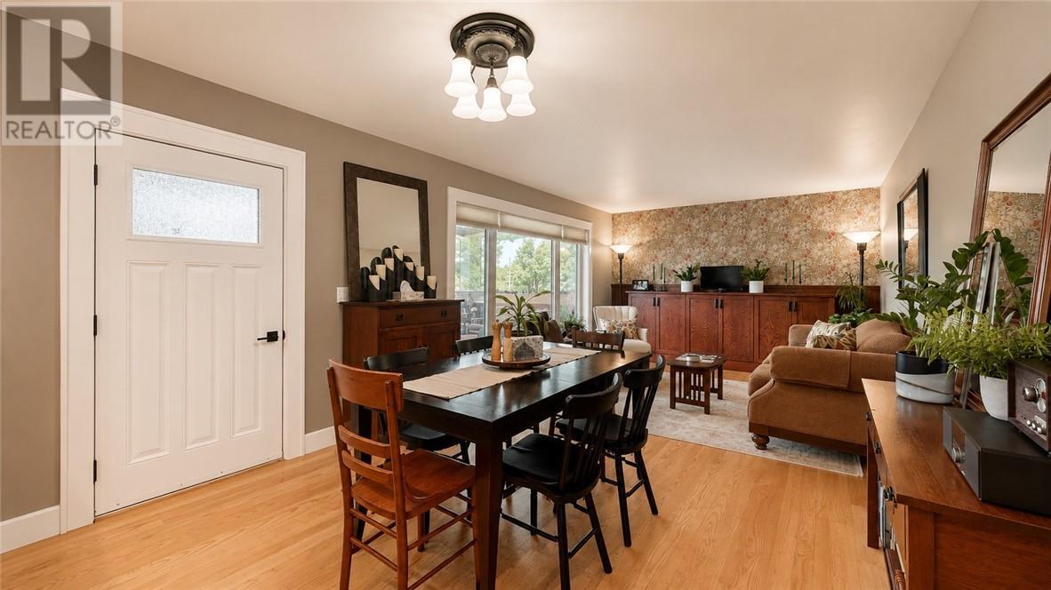 8 Mcquarrie Blvd., Gore Bay, ON - Indoor Photo Showing Dining Room