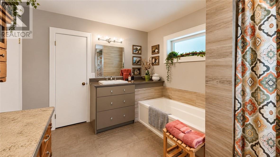 8 Mcquarrie Blvd., Gore Bay, ON - Indoor Photo Showing Bathroom
