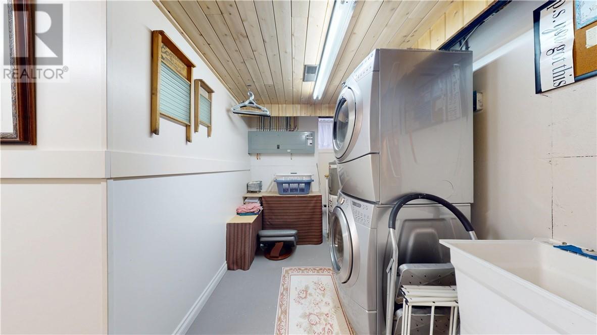8 Mcquarrie Blvd., Gore Bay, ON - Indoor Photo Showing Laundry Room