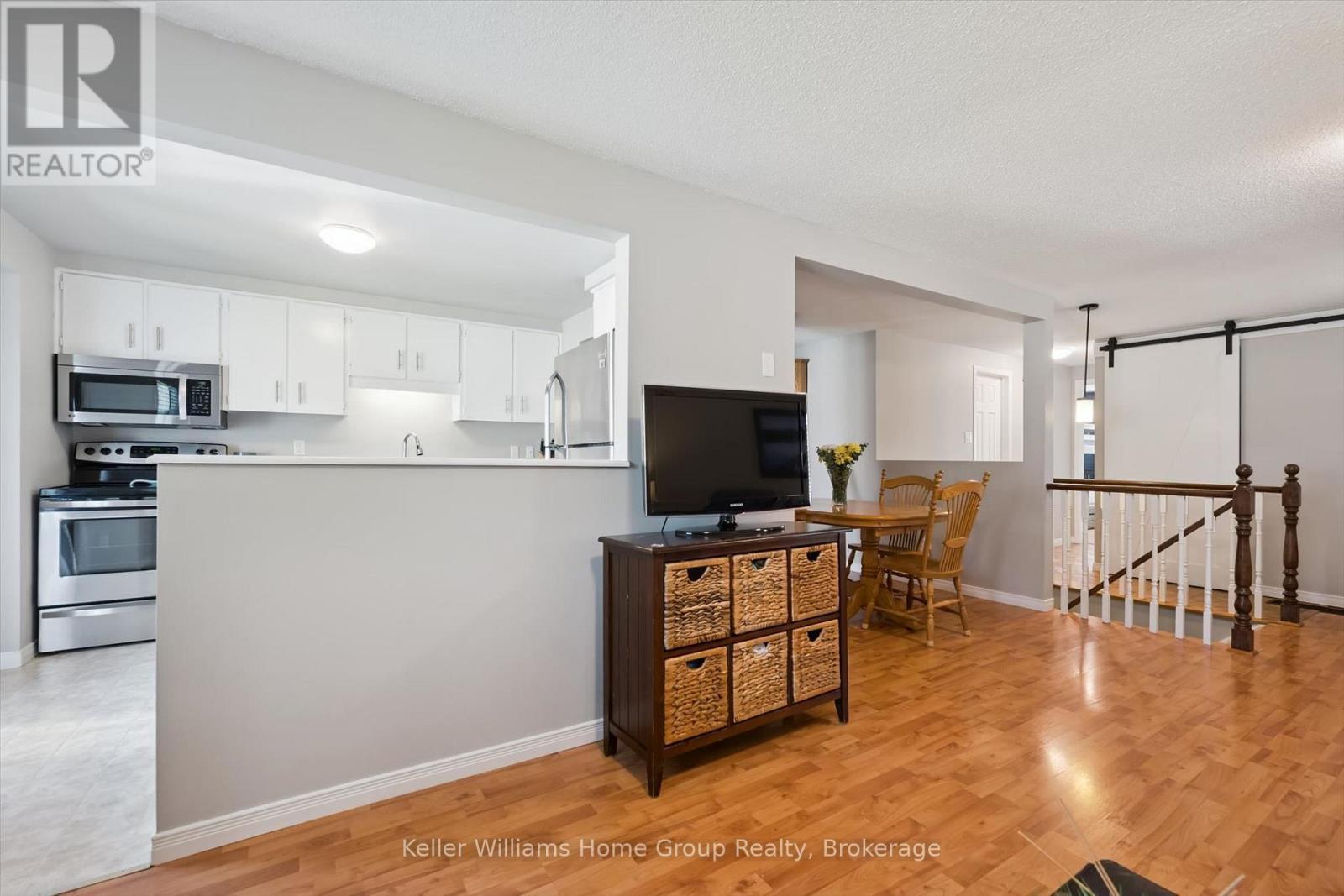 395 Strathallan Street, Centre Wellington (Fergus), ON - Indoor Photo Showing Kitchen